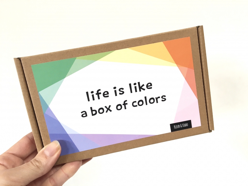 Brievenbuskado Life is like a box of colors